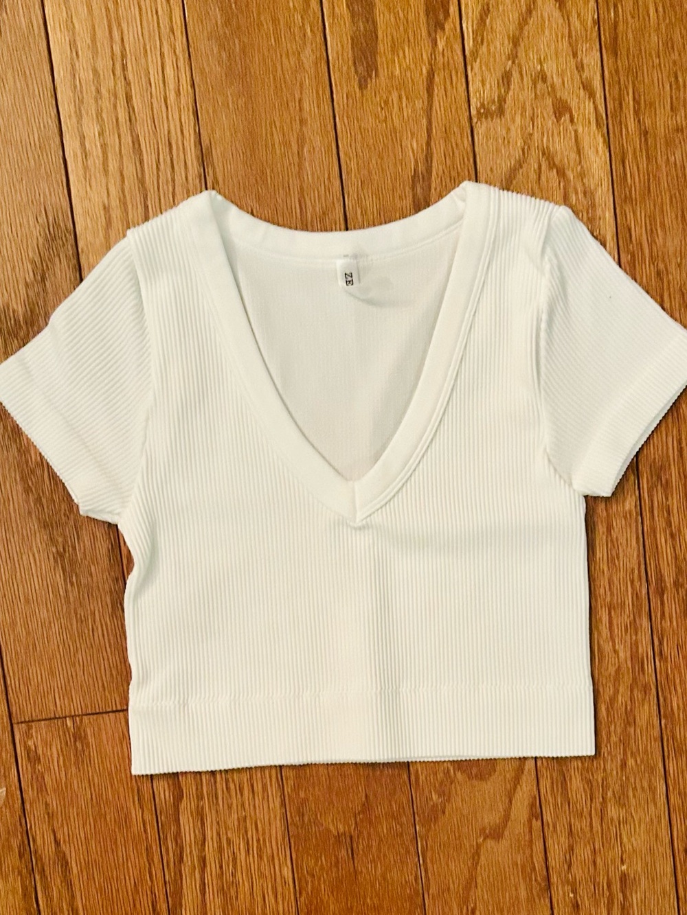 Zenana Outfitters White Ribbed V-Neck Crop Tee